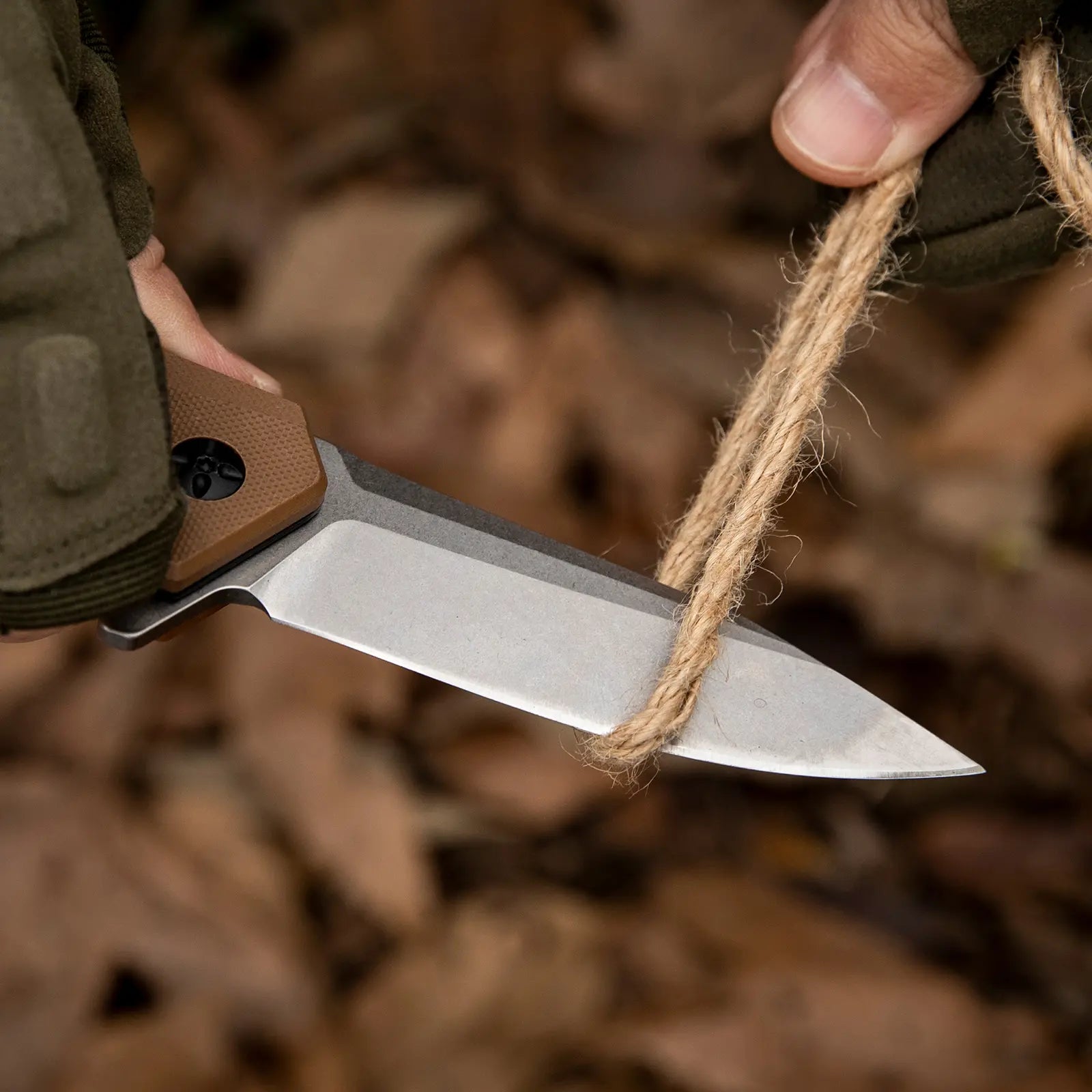 8Cr Blade Pocket Knife with G10 and Carbon Fiber Handles and Bearing System