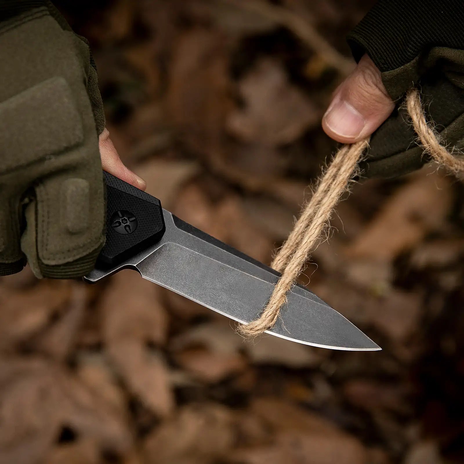 8Cr Blade Pocket Knife with G10 and Carbon Fiber Handles and Bearing System