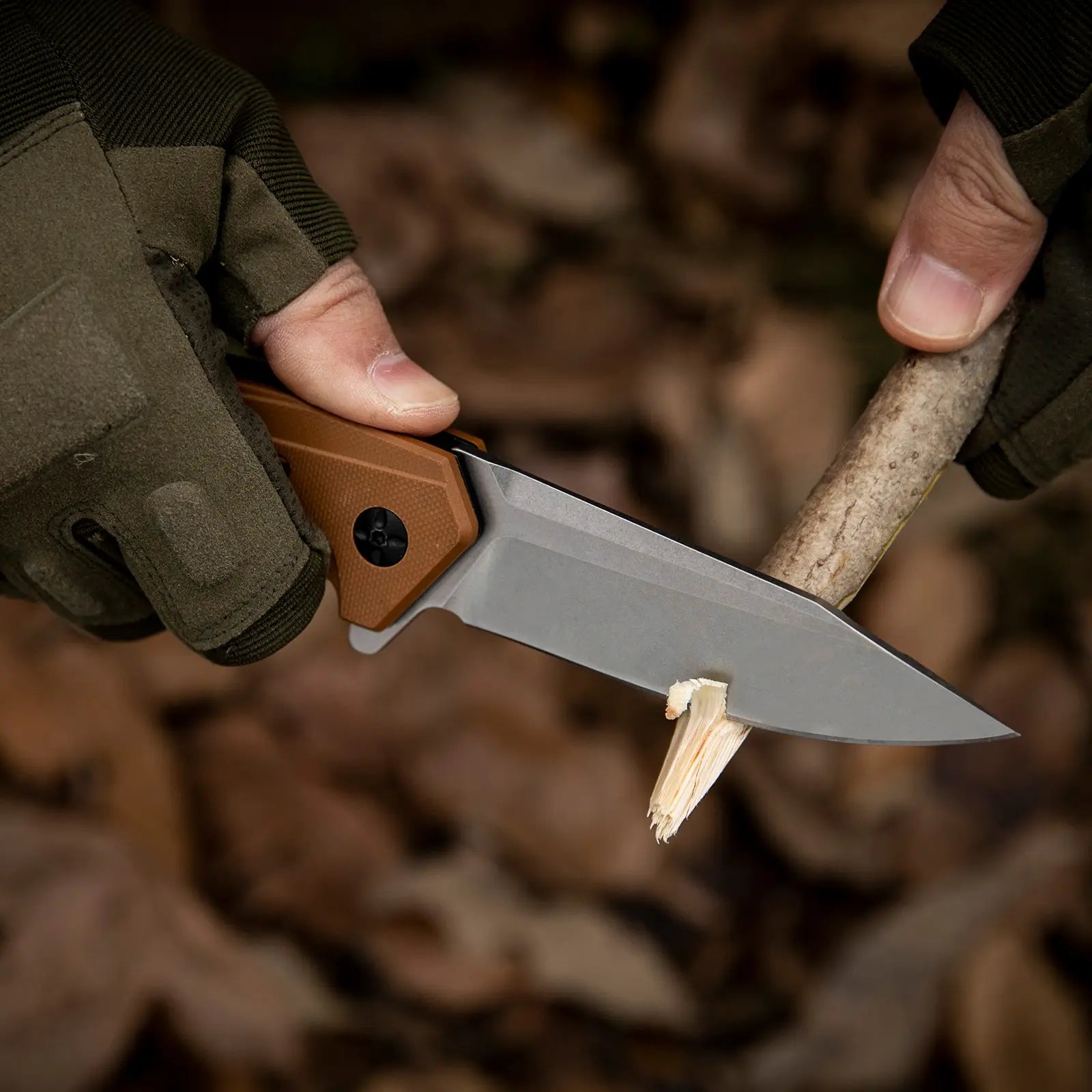8Cr Blade Pocket Knife with G10 and Carbon Fiber Handles and Bearing System