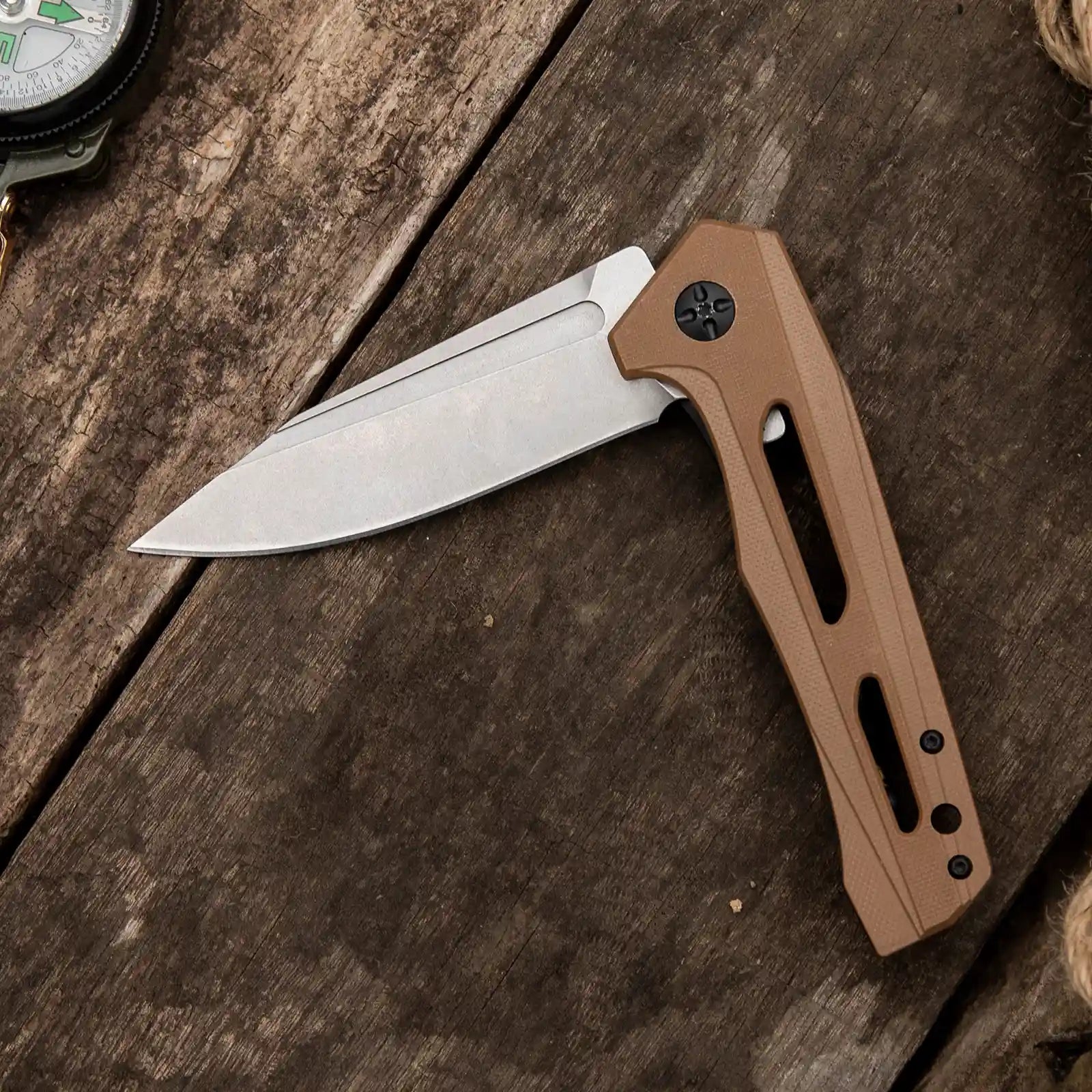 8Cr Blade Pocket Knife with G10 and Carbon Fiber Handles and Bearing System