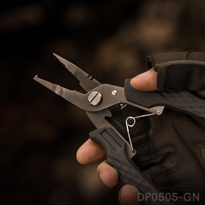 Fishing Pliers with Titanium Plated Surface for Waterproof and Safety Lock