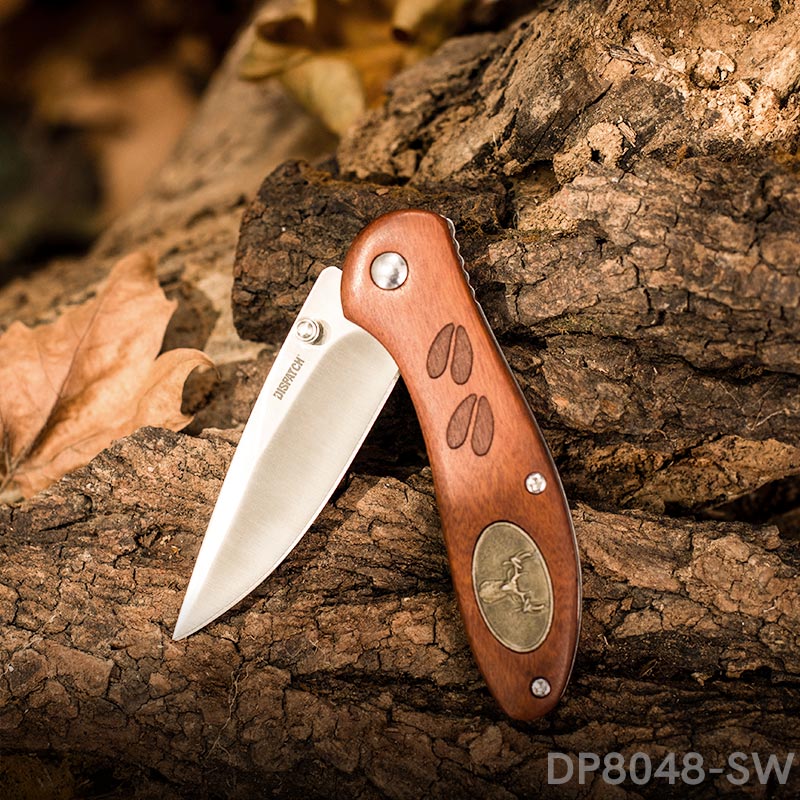 Vintage Folding Pockt Knife with Deer Medallion Handle for Christmas Day Gift